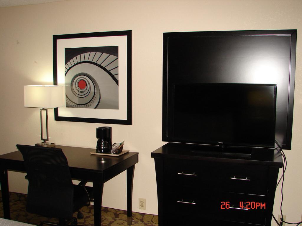 Hotel Ramada Plaza By Wyndham Charlotte South End Airport Esterno foto