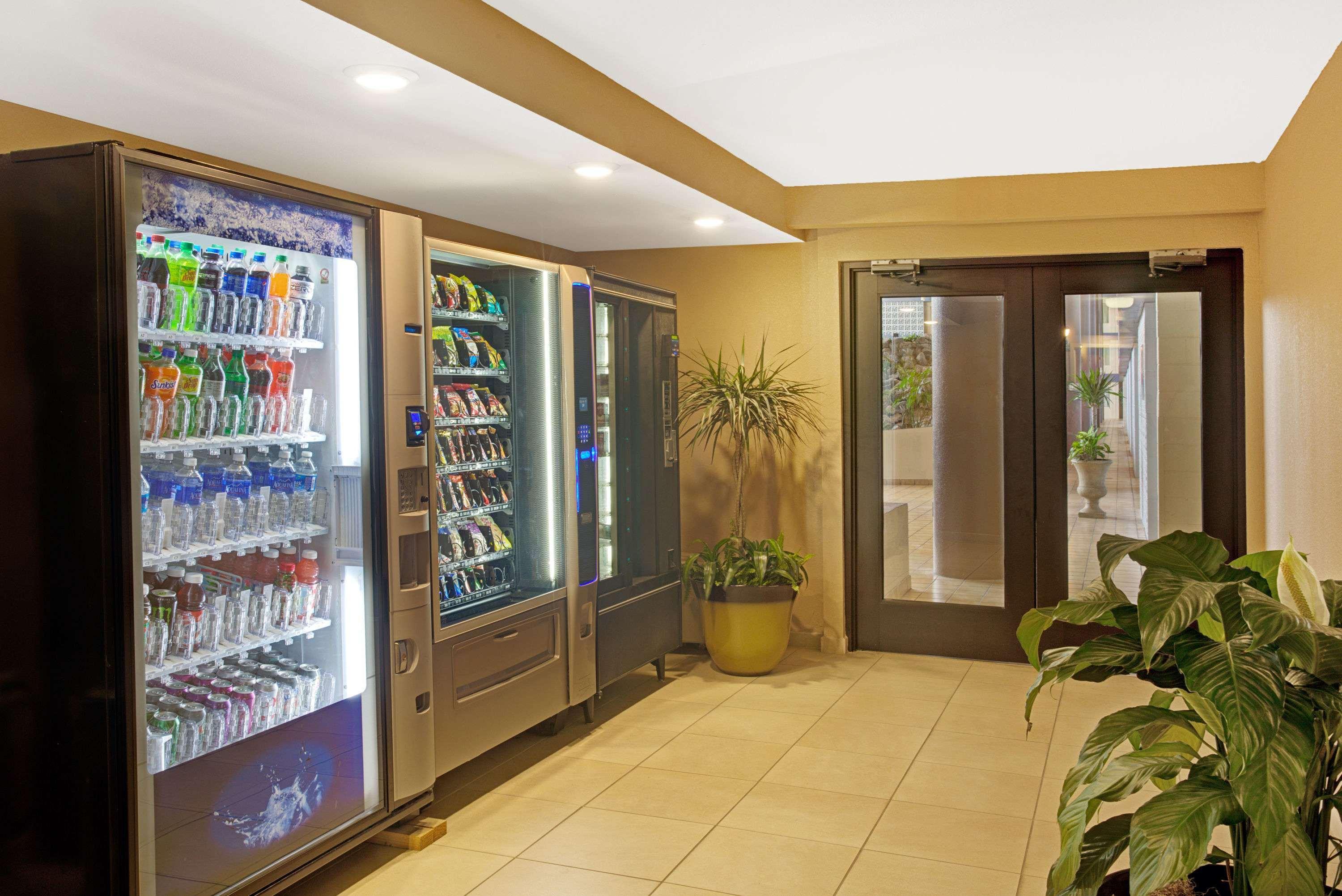 Hotel Ramada Plaza By Wyndham Charlotte South End Airport Esterno foto