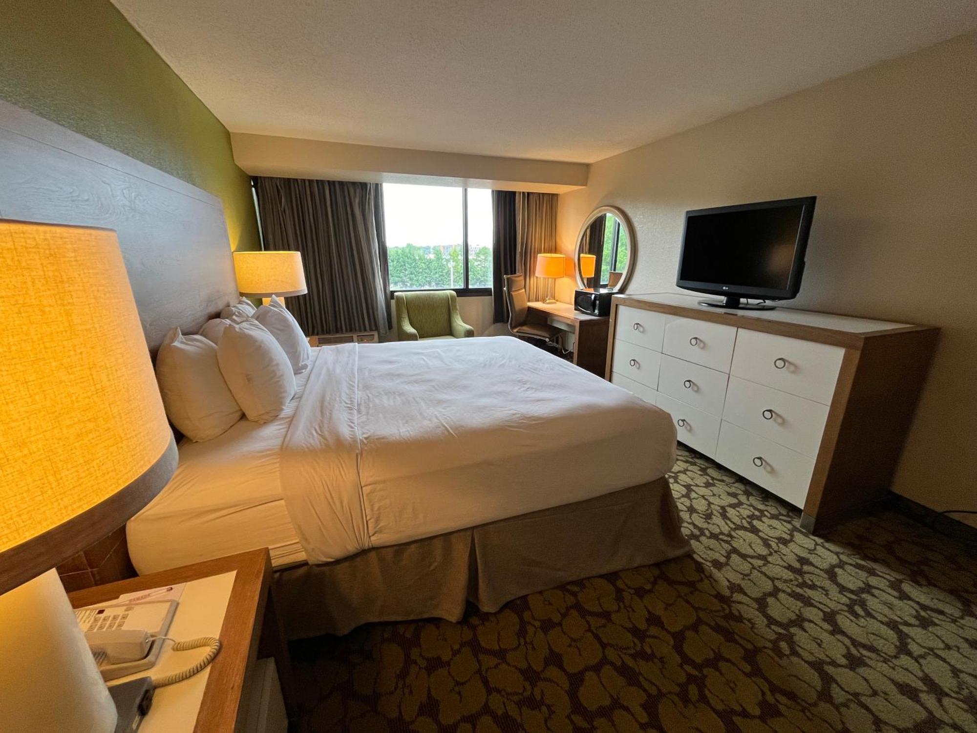 Hotel Ramada Plaza By Wyndham Charlotte South End Airport Esterno foto