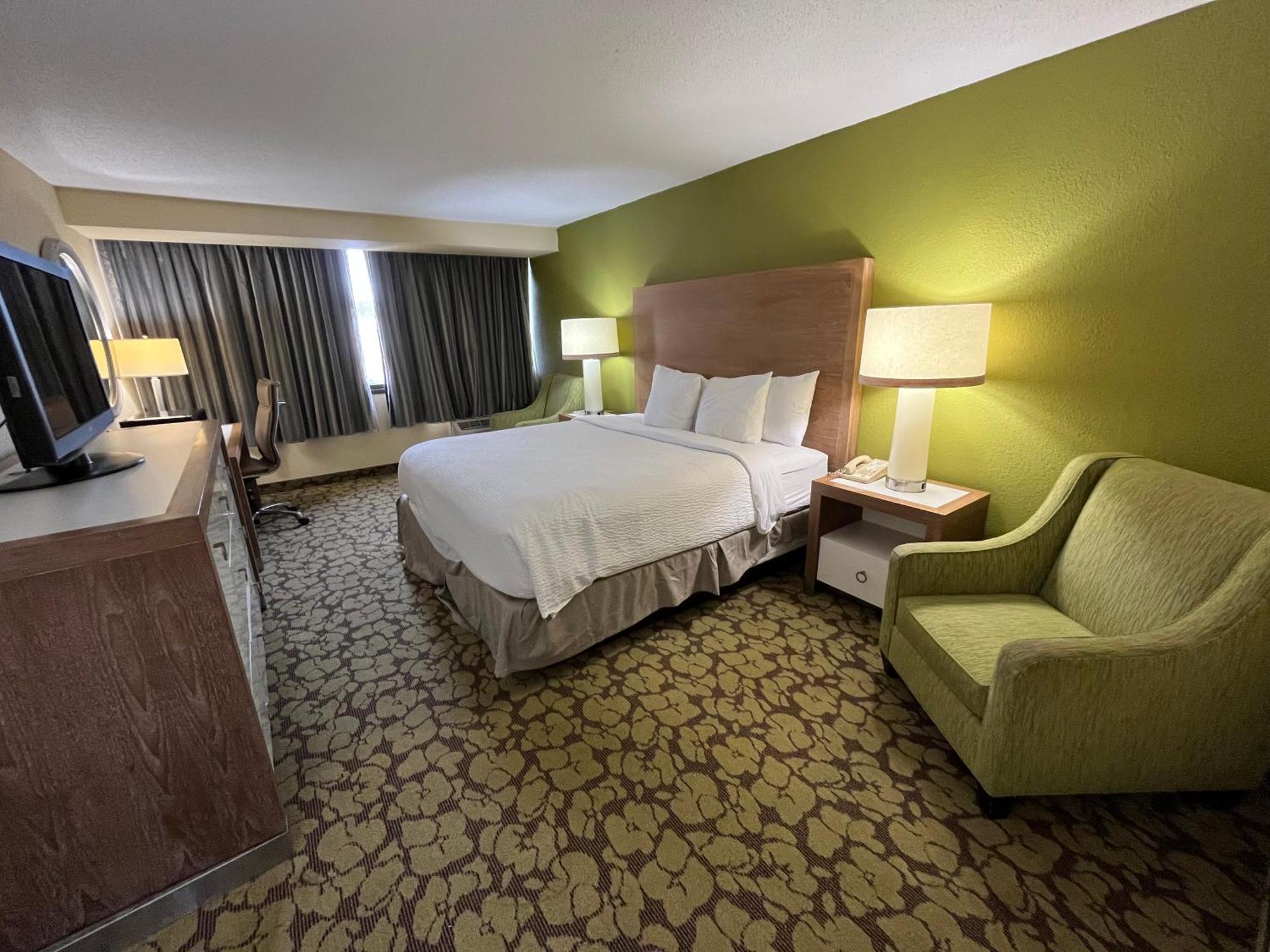 Hotel Ramada Plaza By Wyndham Charlotte South End Airport Esterno foto
