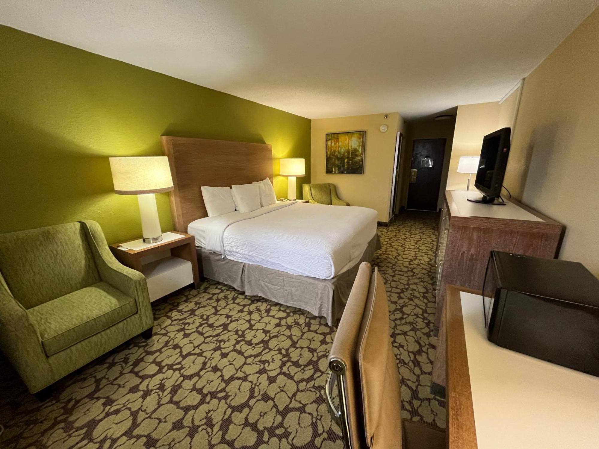 Hotel Ramada Plaza By Wyndham Charlotte South End Airport Esterno foto