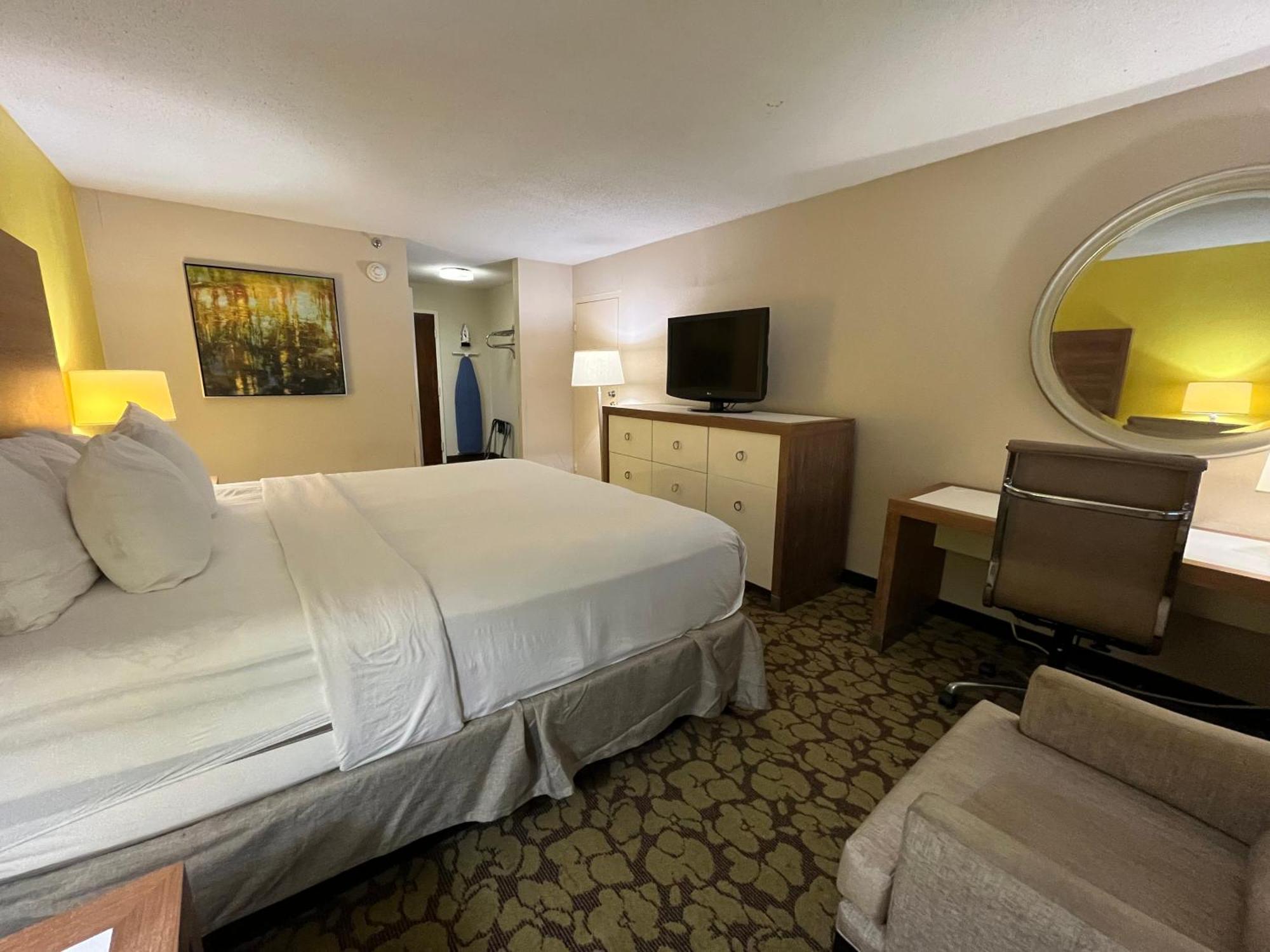 Hotel Ramada Plaza By Wyndham Charlotte South End Airport Esterno foto