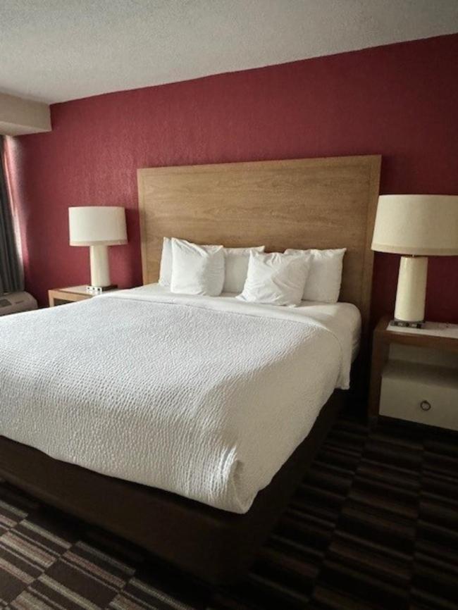 Hotel Ramada Plaza By Wyndham Charlotte South End Airport Esterno foto