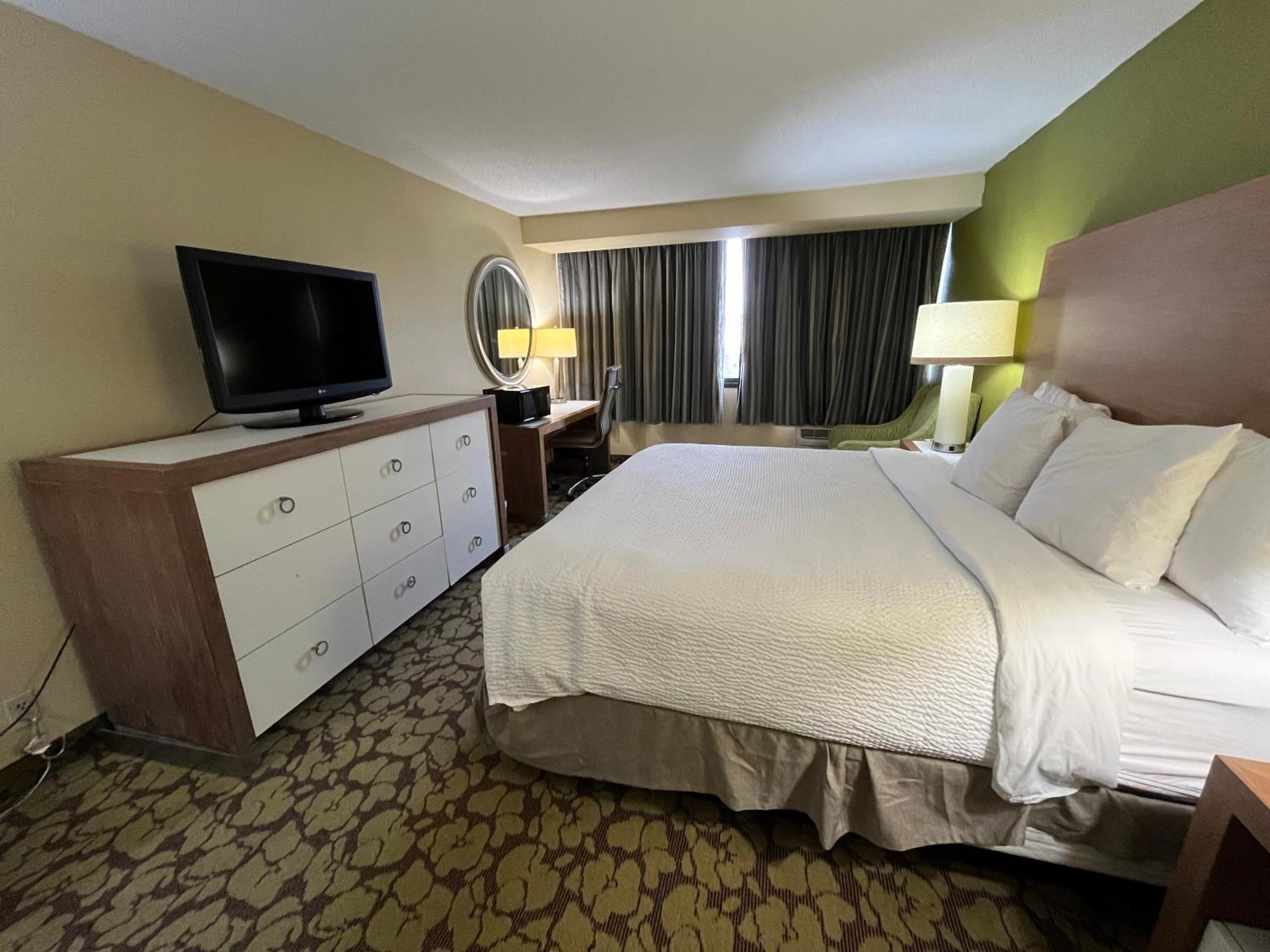 Hotel Ramada Plaza By Wyndham Charlotte South End Airport Esterno foto