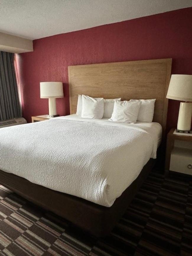 Hotel Ramada Plaza By Wyndham Charlotte South End Airport Esterno foto