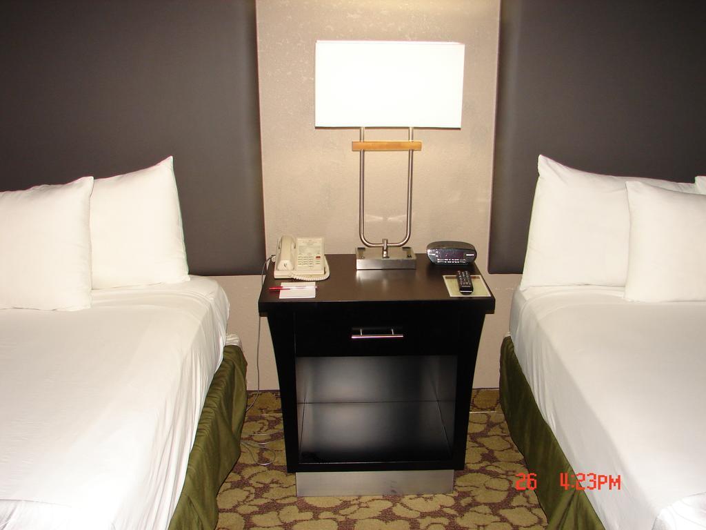 Hotel Ramada Plaza By Wyndham Charlotte South End Airport Esterno foto