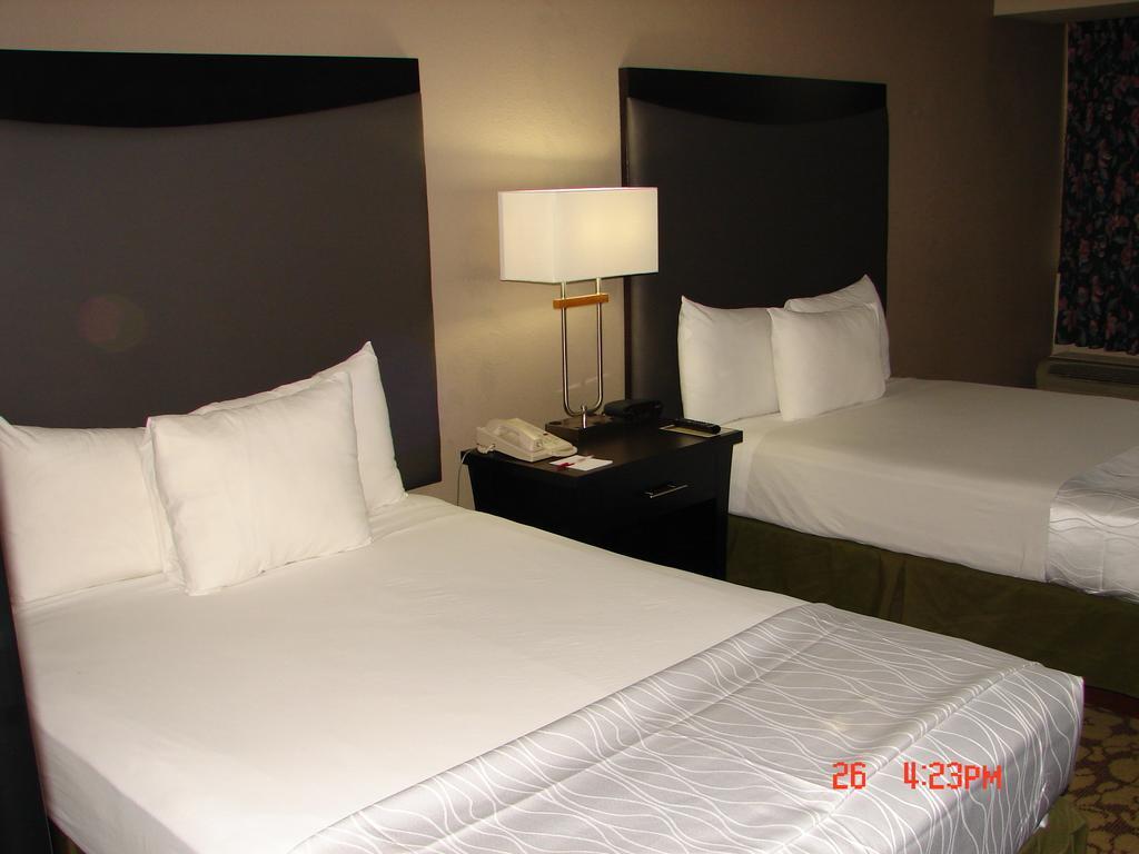 Hotel Ramada Plaza By Wyndham Charlotte South End Airport Esterno foto